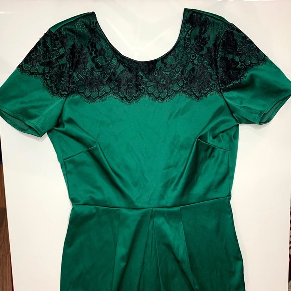 Emerald Green Dress With Half Lace Bodice - Picture 4 of 8